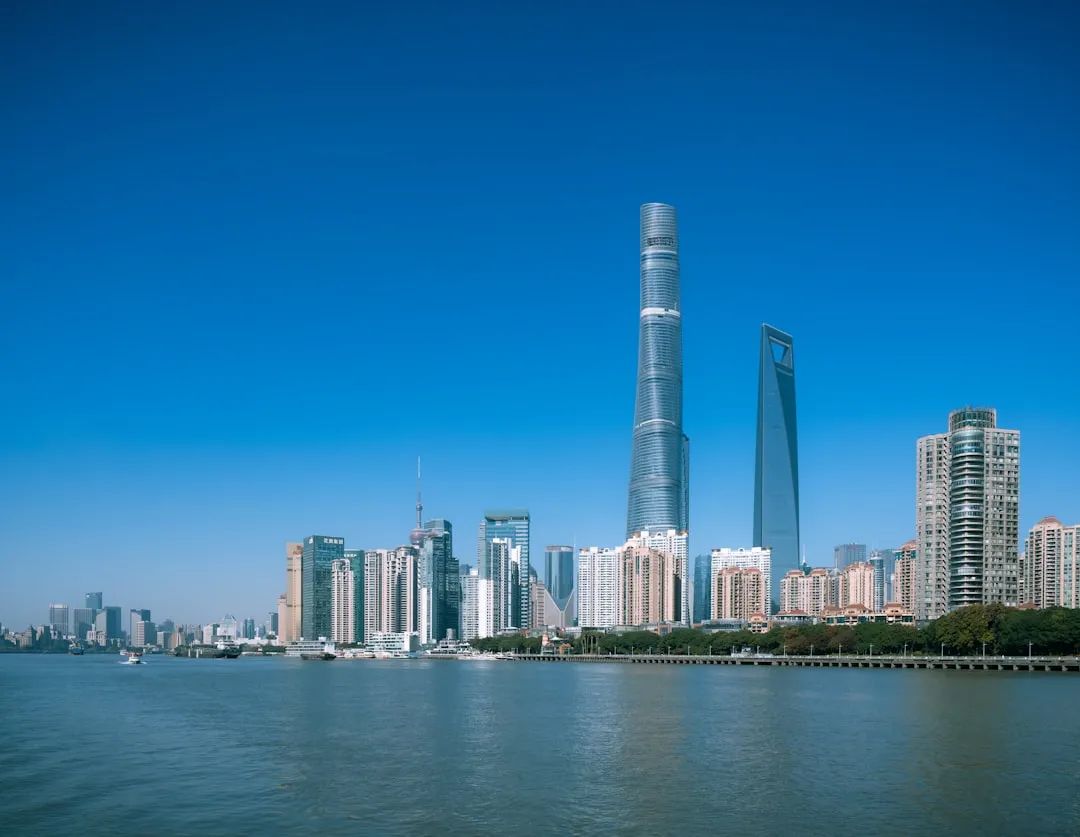 重庆思诺鑫继电器与传感器在工业自动化设备中的选型搭配方案